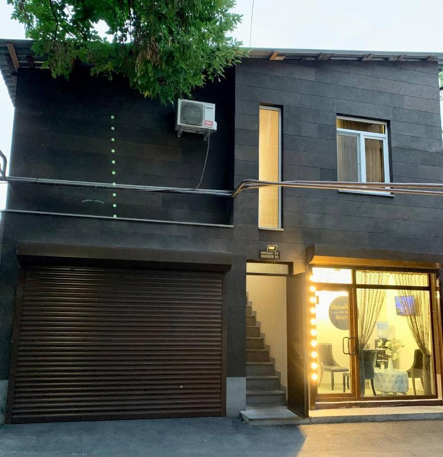 Apartment Near Republic Square Yerevan Bagian luar foto