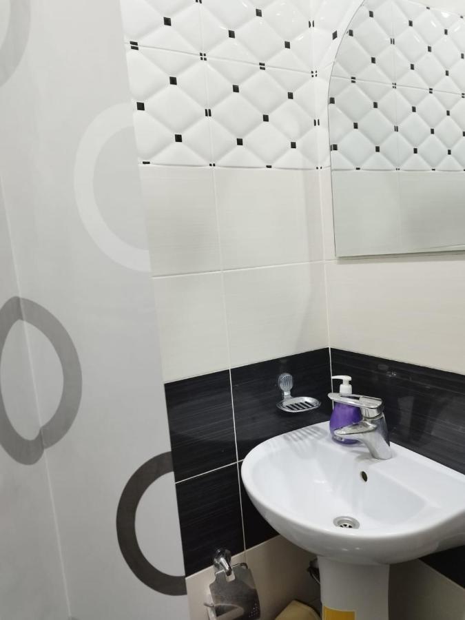 Apartment Near Republic Square Yerevan Bagian luar foto